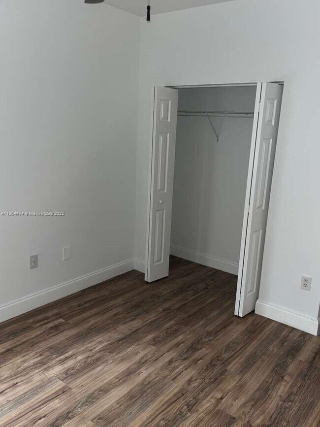 Building Photo - 5067 SE Mariner Garden Cir