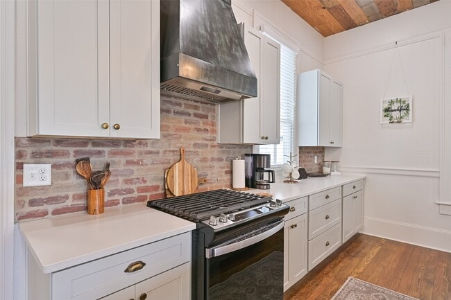 Building Photo - 1808 Avenue K