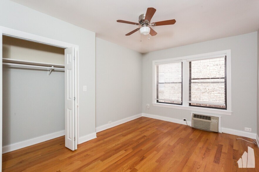 Building Photo - 836 W Wolfram St