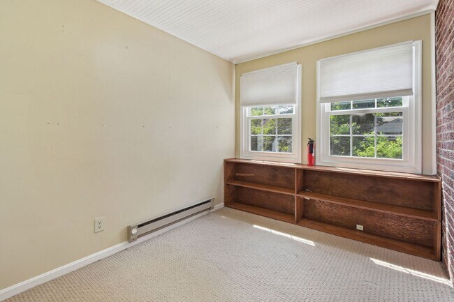 Building Photo - Spacious 4BR Cape Cod in Prime Bethesda Location - AVAILABLE NOW!