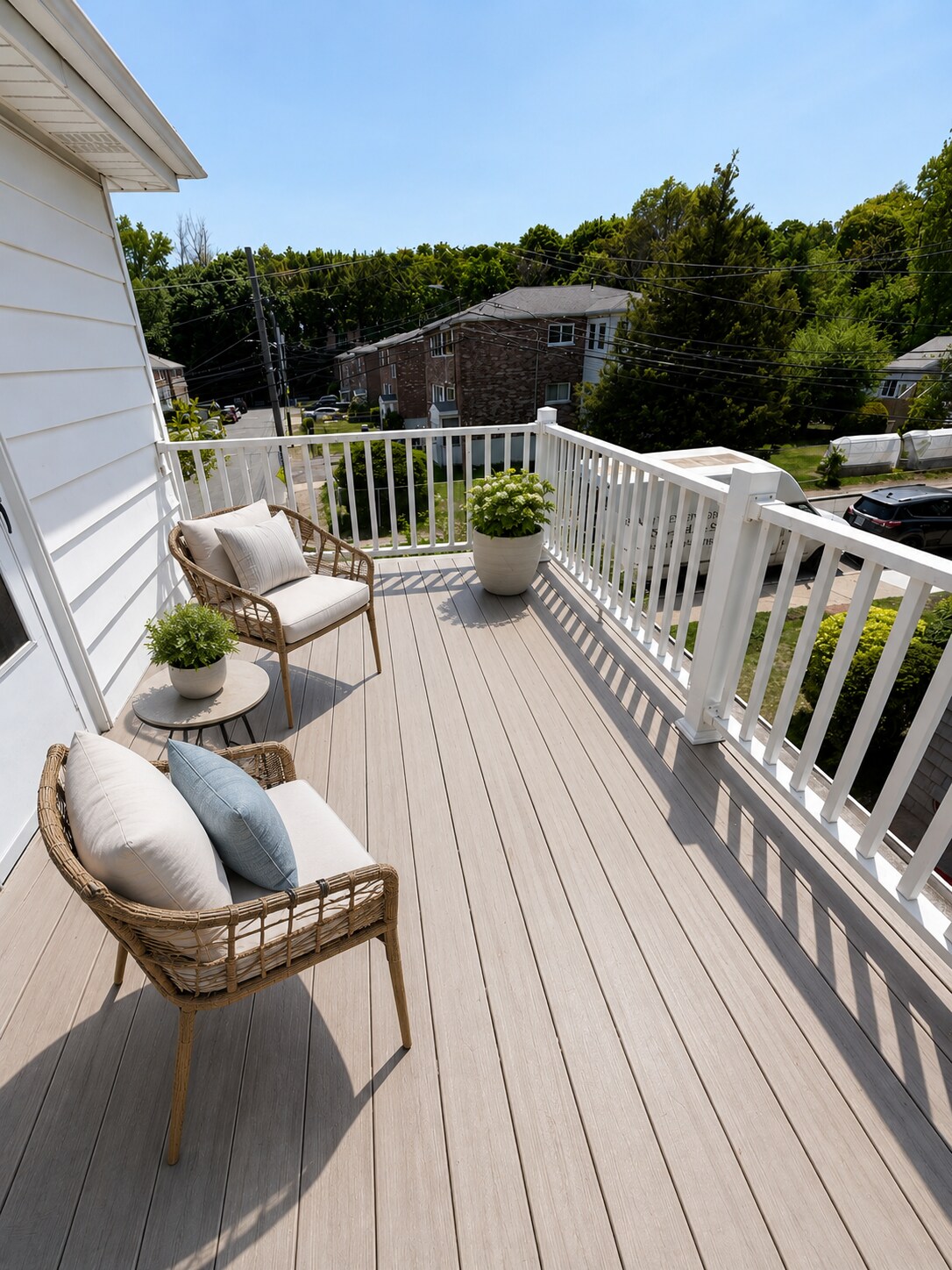 private deck - 25 Undine Rd
