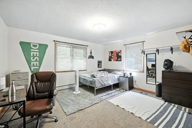 Building Photo - 39 Valley Ln