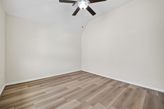 Building Photo - 2707 Shadybrook Meadow Dr