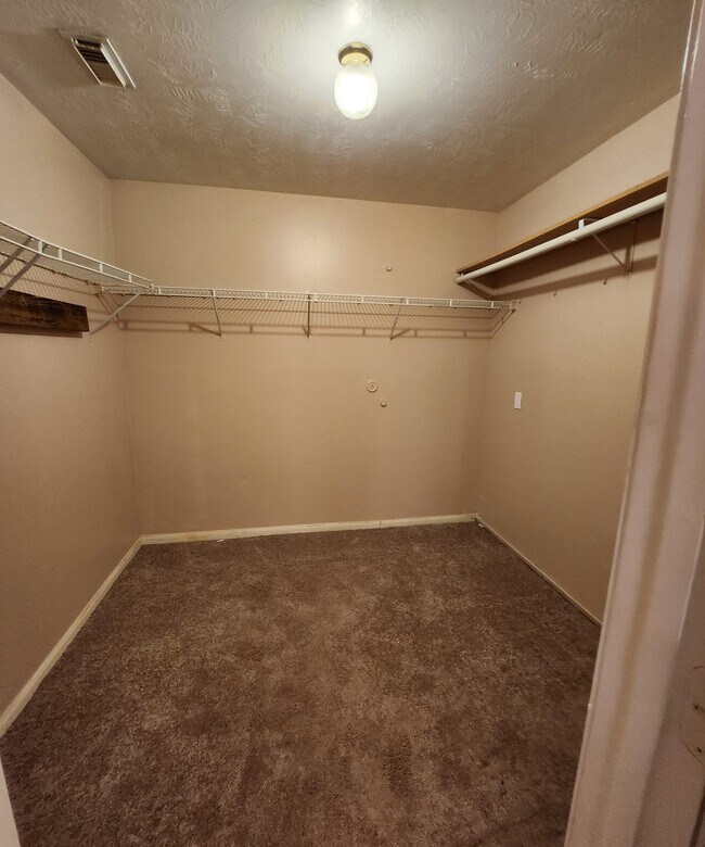 Building Photo - 2007 Goldspring Ln