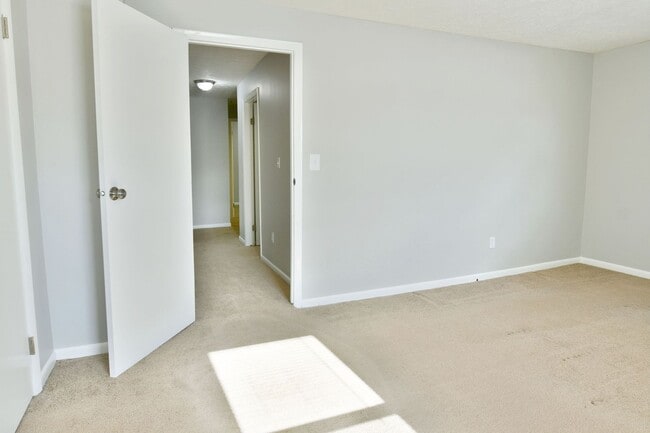 Building Photo - 226-228 W Park Ave