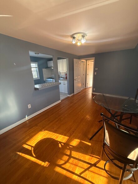 Building Photo - 2505 Girard Pl