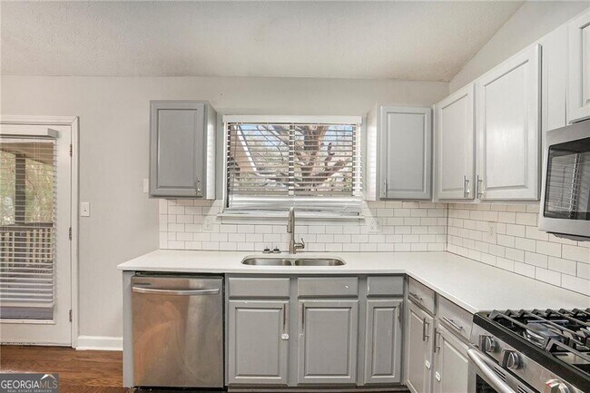 Building Photo - 676 Tarkington Rd S