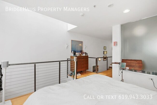 Building Photo - 3033 India St