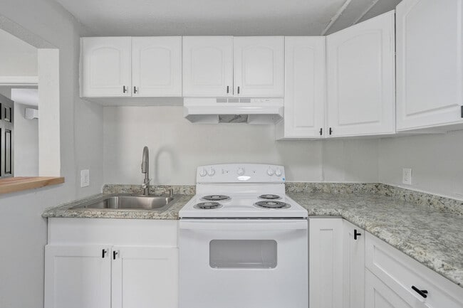 Building Photo - 234 NE 14th Ave