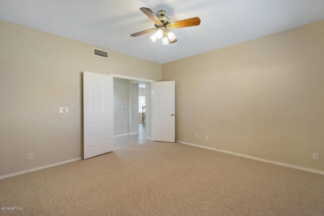 Building Photo - 454 E Baylor Ln