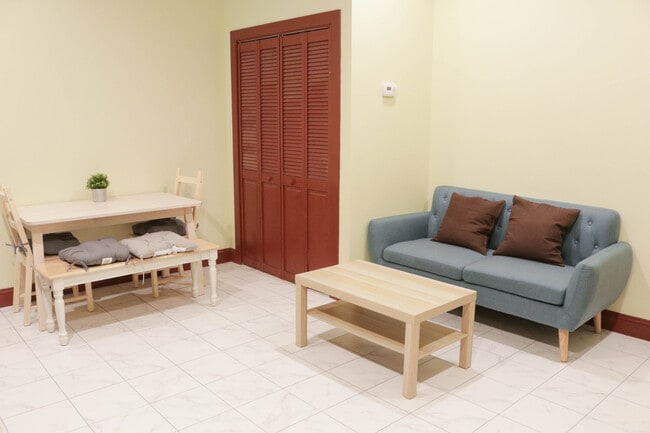 Building Photo - 334 N 13th St