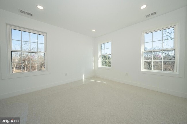 Building Photo - 2627 County Line Rd