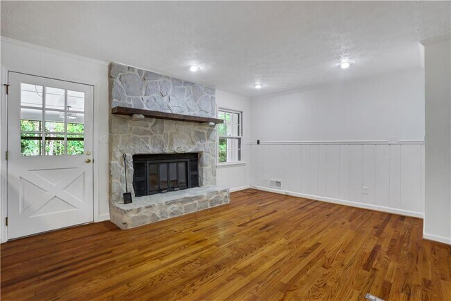 Building Photo - 4684 Ben Hill Dr