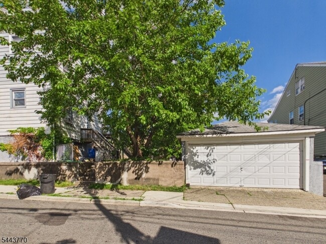 Building Photo - 139 Fairview Ave