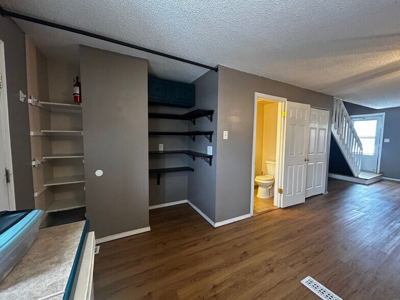 Building Photo - 16901 E Chenango Ave