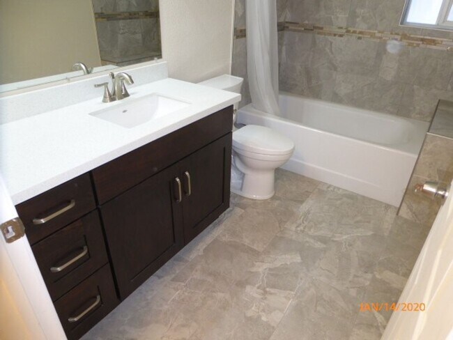 Building Photo - Charming 4 Bed 2 Bath Rambler in Sought After Neighborhood-Sammamish