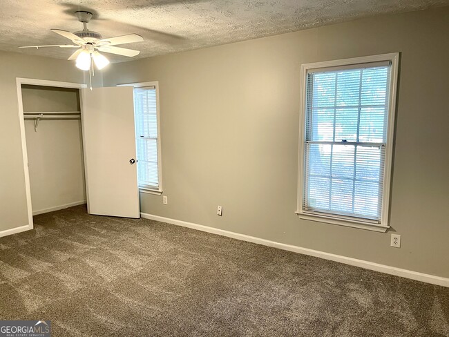 Building Photo - 315 Chase Dr