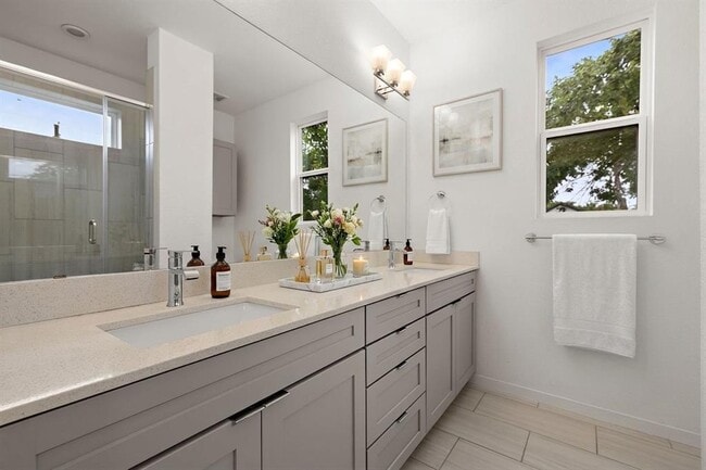 Building Photo - 6404 Porter St