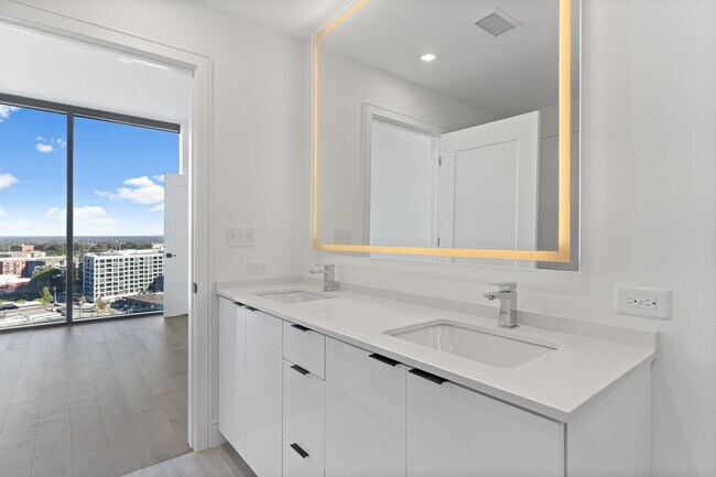 Building Photo - 2 Bed 2 Bath Apartment in West Midtown!