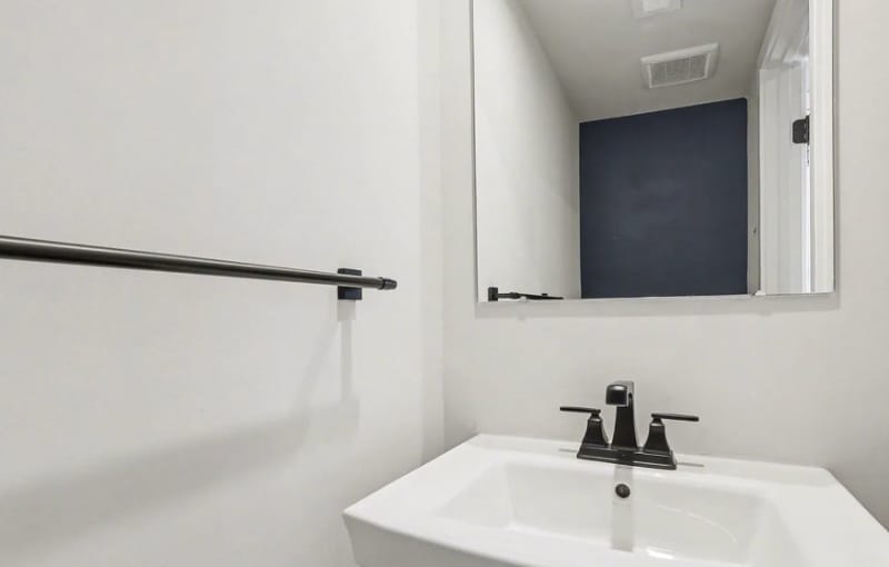 Building Photo - 6118 Northwest Dr