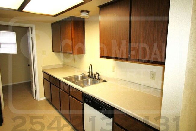 Building Photo - 2002 Sherman Dr