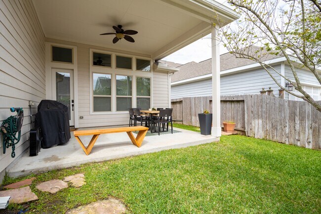 Building Photo - 16650 Seminole Ridge Dr