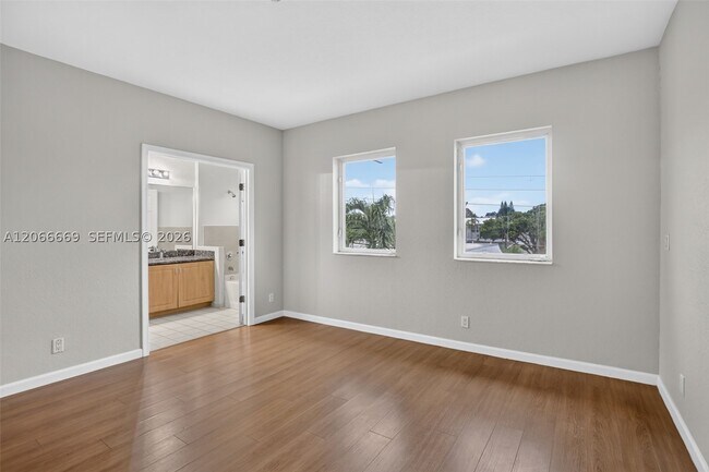 Building Photo - 5337 SW 40th Ave