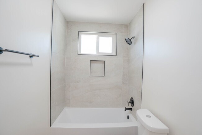 Building Photo - 821 W 167th St