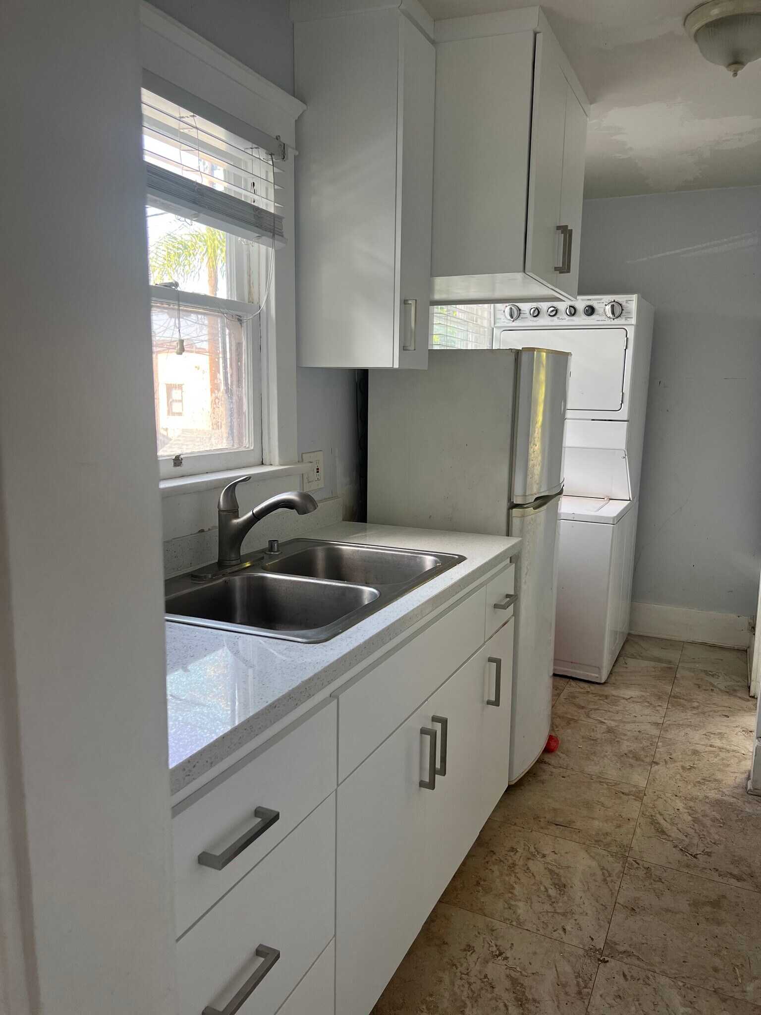 Building Photo - 3229 E 8th St