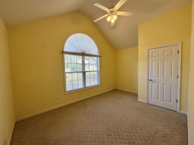 Building Photo - Williamsburg Subdivision!
