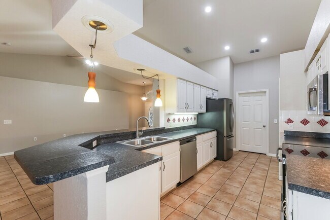 Building Photo - 2607 Pine Valley Dr