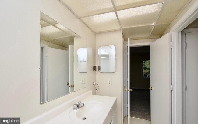 Building Photo - 5911 Prince James Dr