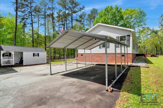 Building Photo - Welcome to this 3 Bedroom, 2 Bath Home in Wildwood Point!