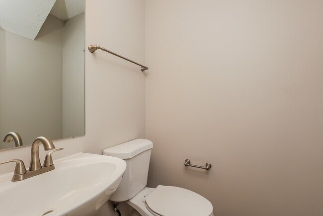 Building Photo - 3033 Ace Wintermeyer Dr