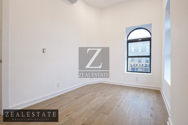 Building Photo - 4922 5th Avenue