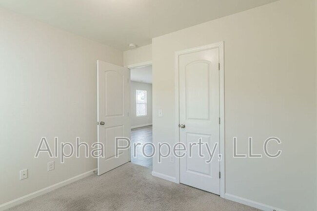 Building Photo - 304 Long Grove Ln