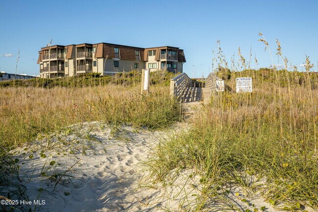 Building Photo - 2008 E Fort Macon Rd