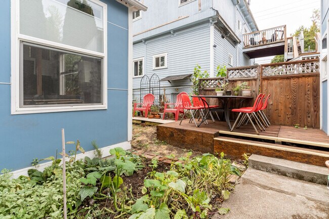 Building Photo - 938 21st Ave