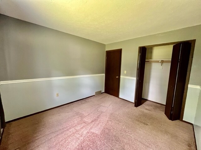 Building Photo - 275 Brad Dr