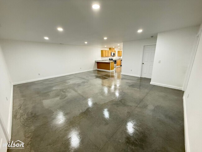 Building Photo - 2507-2509 S 47th Ave