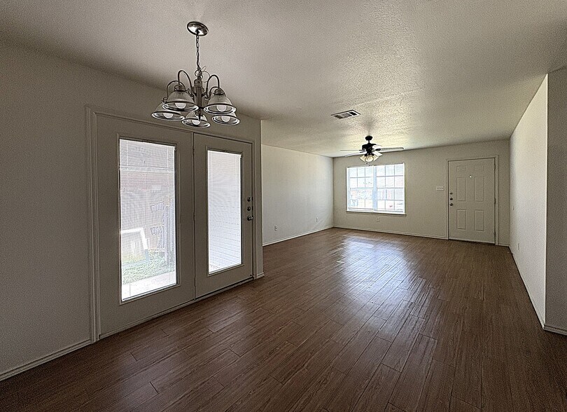 Building Photo - 6600 Temora Loop