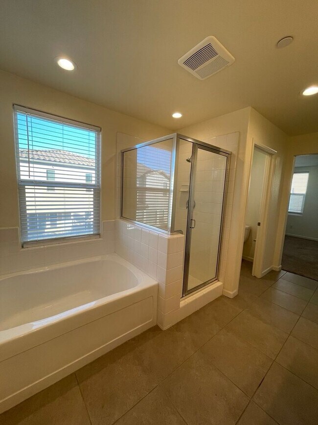 Building Photo - Summer Special $200 Off 1st Month Rent!!!