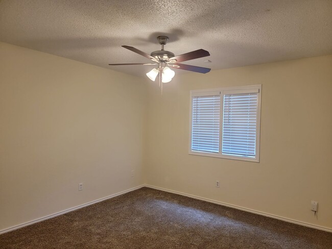 Building Photo - Awesome 3/2/2 in Southwest Lubbock