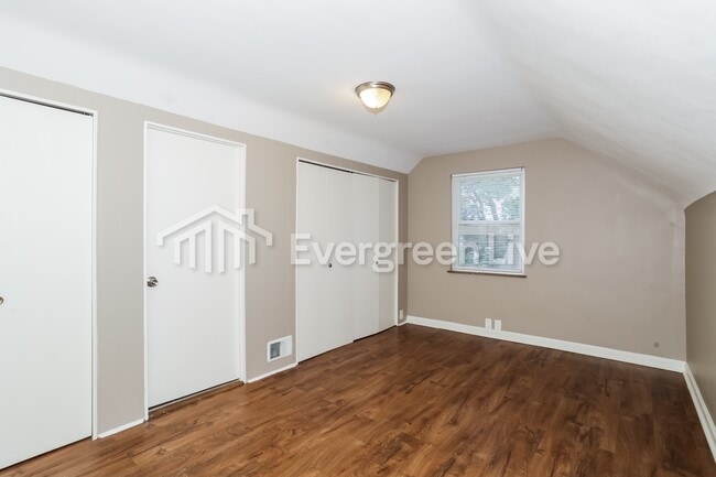 Building Photo - 2264 Rosedale Ave