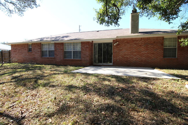 Building Photo - Charming 3-Bed, 2-Bath Brick Home in Woodr...