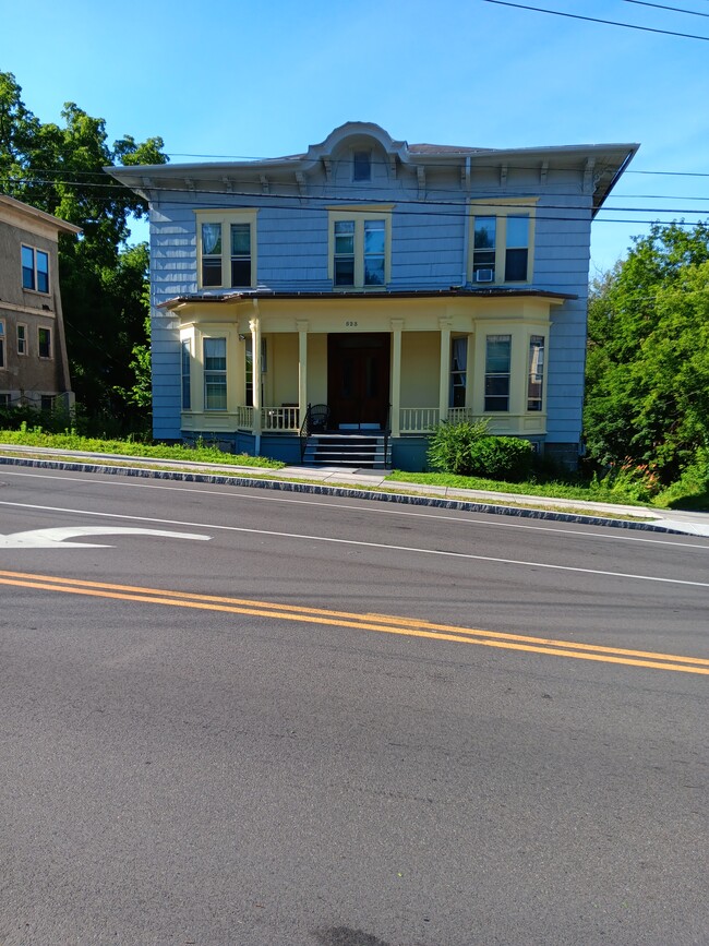 Primary Photo - 523 E State St