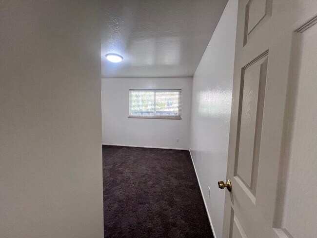 Building Photo - 37565 2nd St