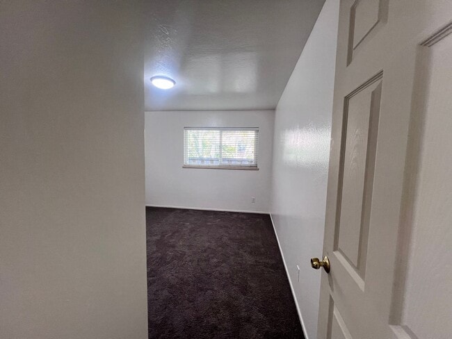 Building Photo - MUST SEE THREE BEDROOM SINGLE FAMILY HOME!