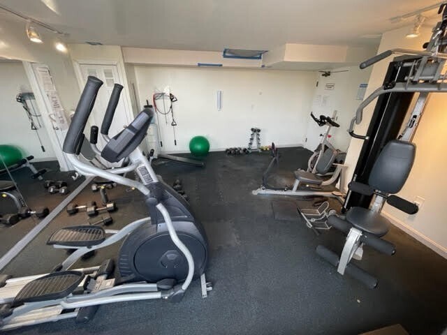 Building Photo - 85 Brainerd Rd