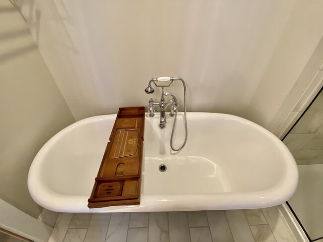 Building Photo - 305 Mallard Ave